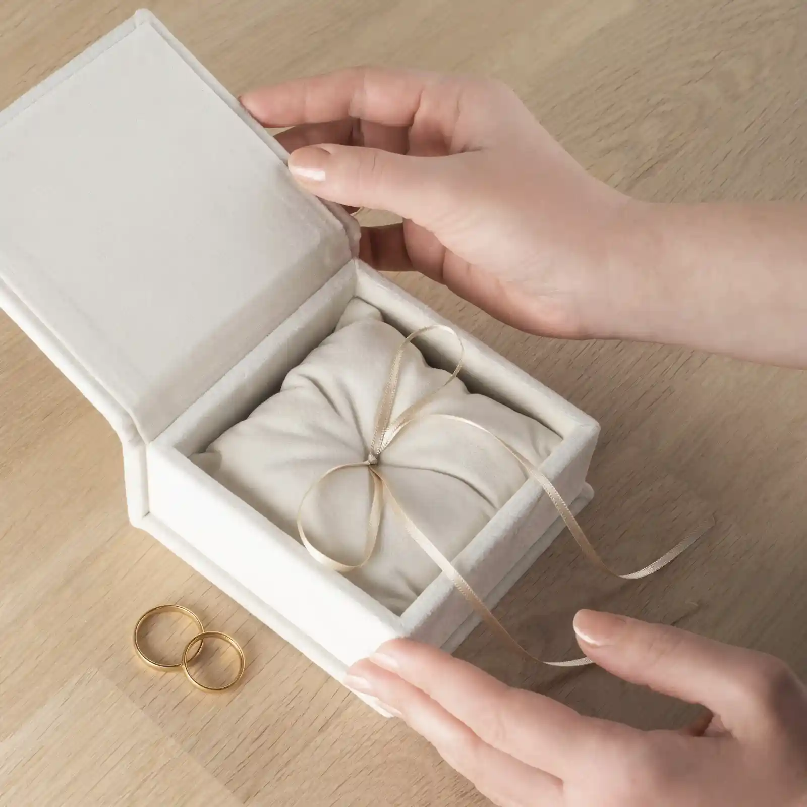 Velvet Ring Bearer Box - Image 2