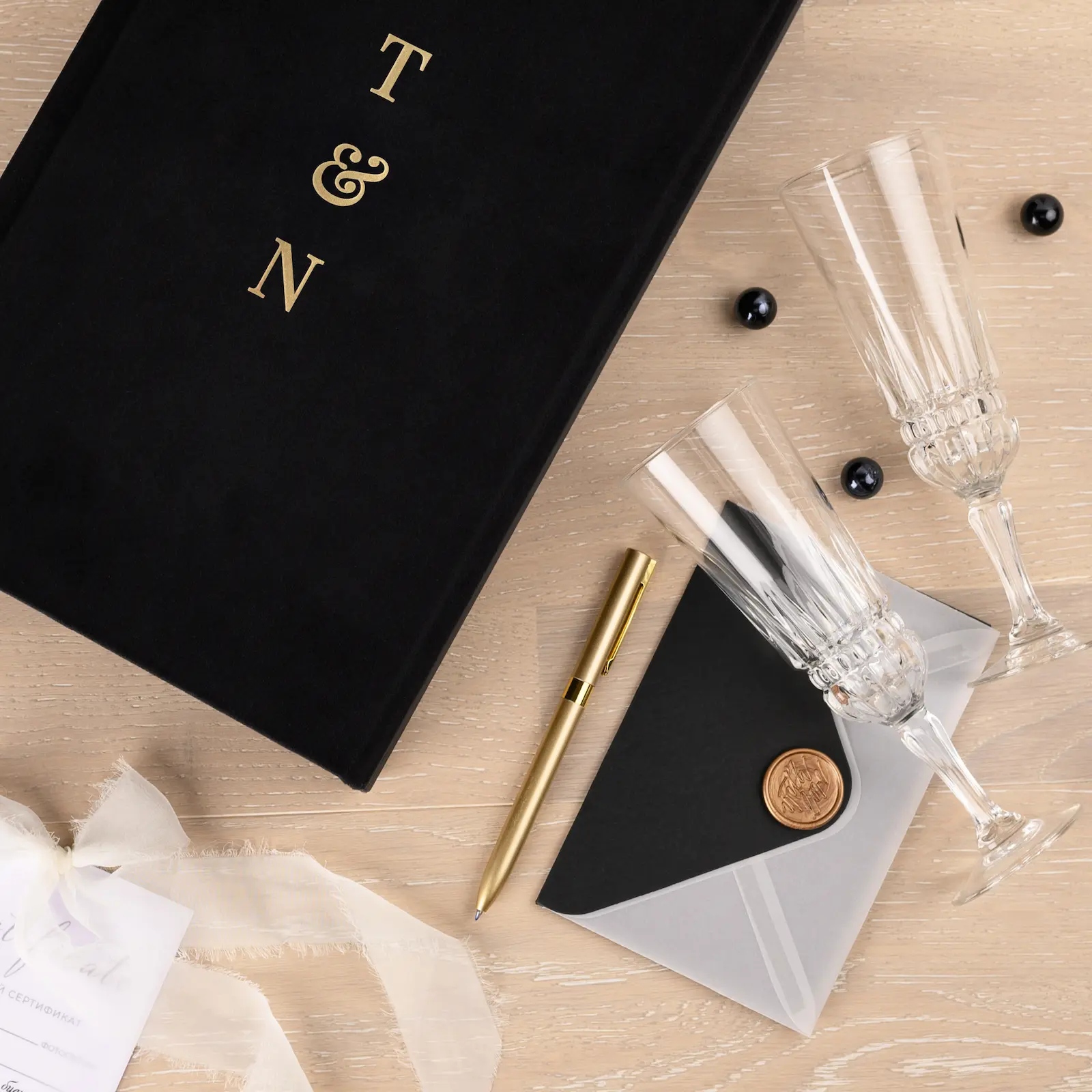 Velvet Wine Box for Bottle and 2 Glases - Image 2