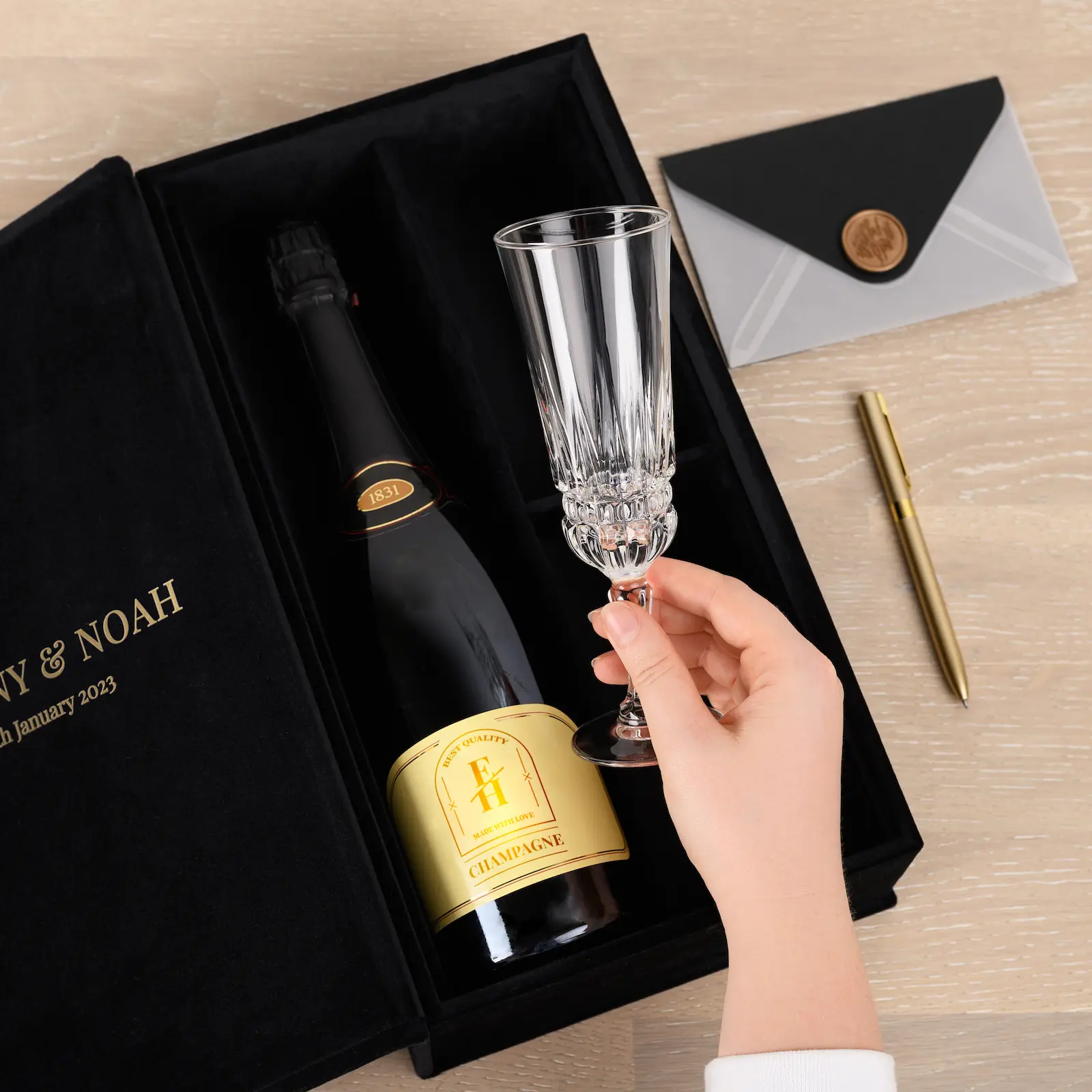 Velvet Wine Box for Bottle and 2 Glases - Image 3