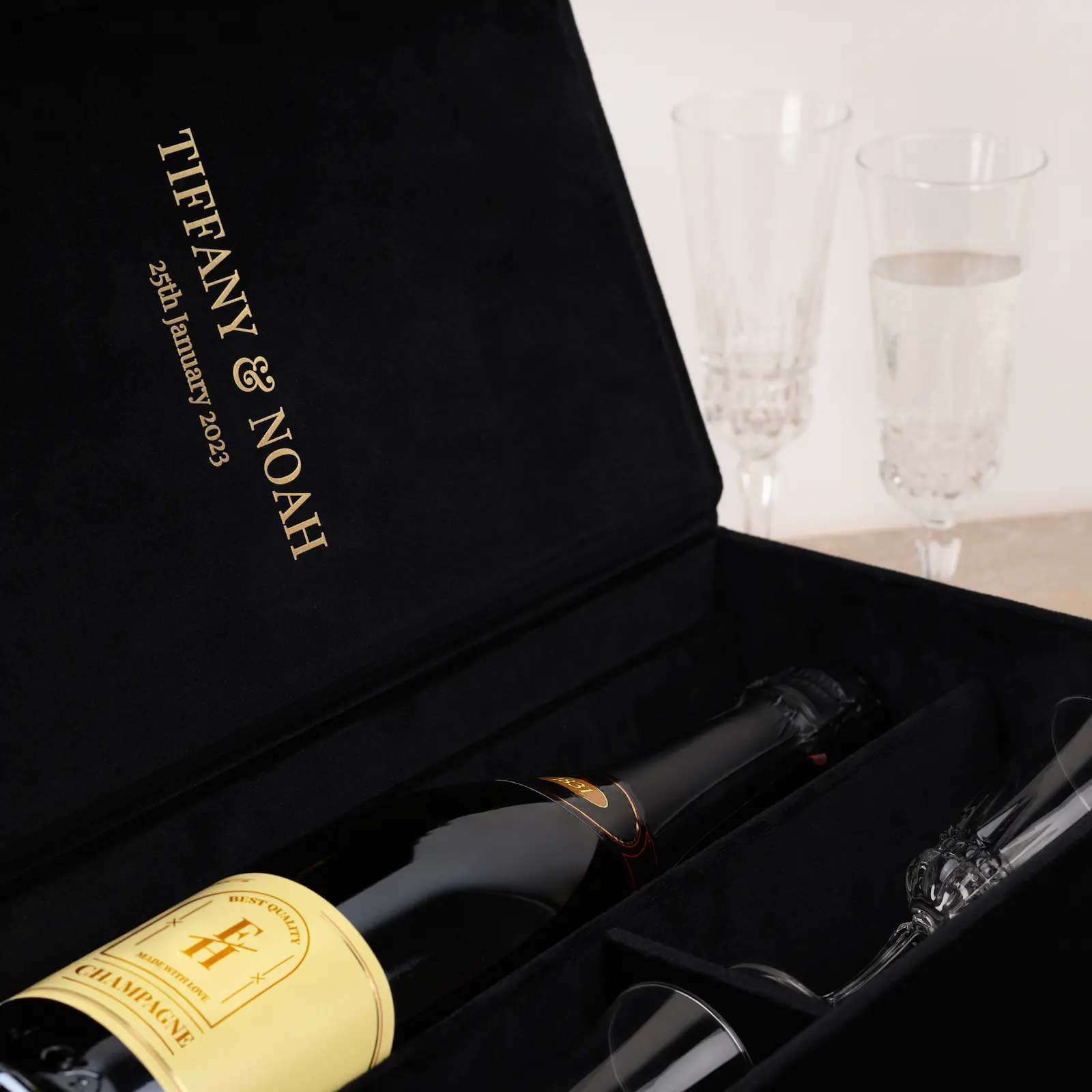 Velvet Wine Box for Bottle and 2 Glases - Image 5
