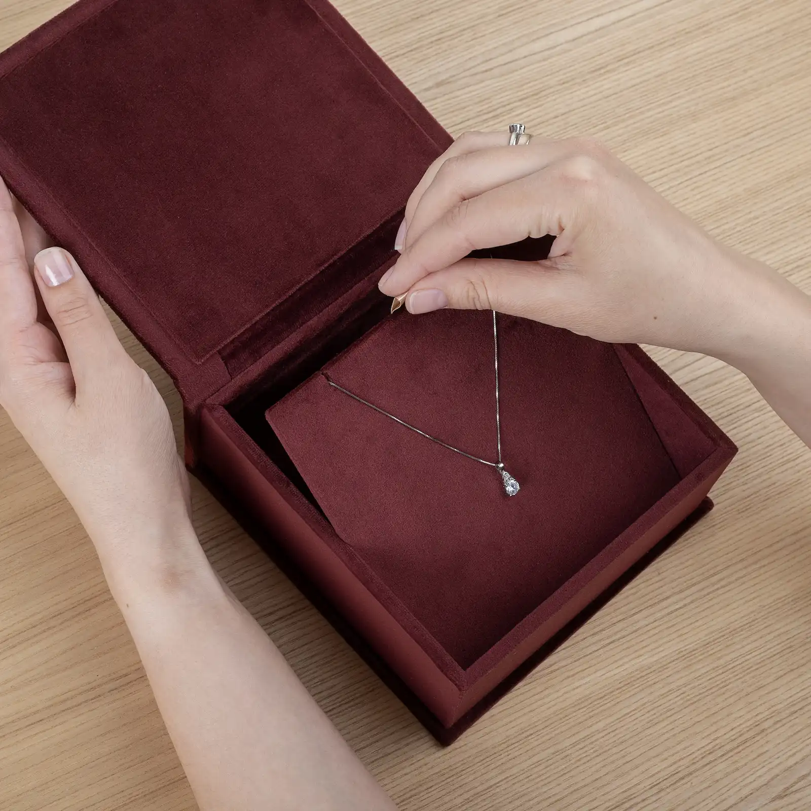 Velvet Necklace & Bracelet Gift Box - Image 4